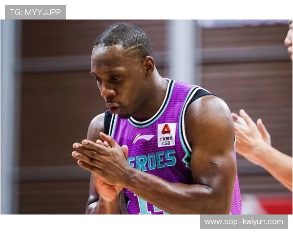 山东高速主场为功勋外援哈德森举行球衣退役仪式